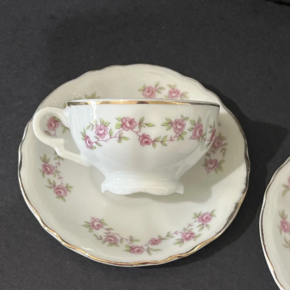 Vintage Purple Rose Footed Porcelain Tea Cup And Saucer Set With Gold‎ Trim Set